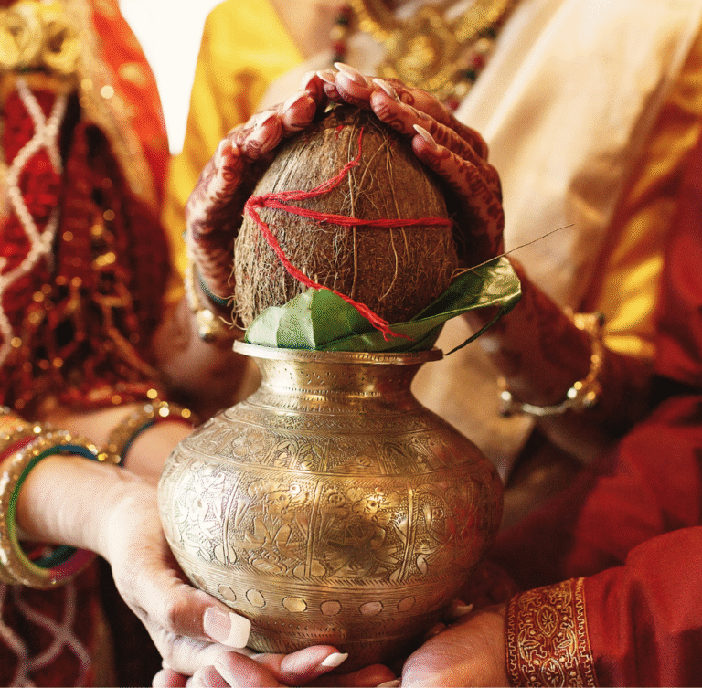 चंद्रमा को मजबूत करने के लिए पूर्णिमा की रात को सत्यनारायण कथा और पूजा का व्रत करें।